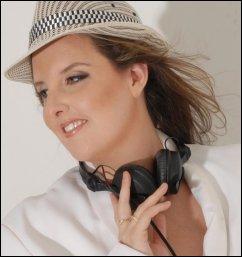 &copy; Ange Dickinson