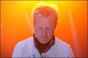 &copy; Christopher Lawrence