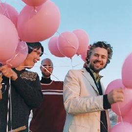 &copy; http://promo.mudhut.co.uk/Azuli/flaminglips1.jpg