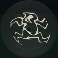 &copy; www.yoshitoshi.com